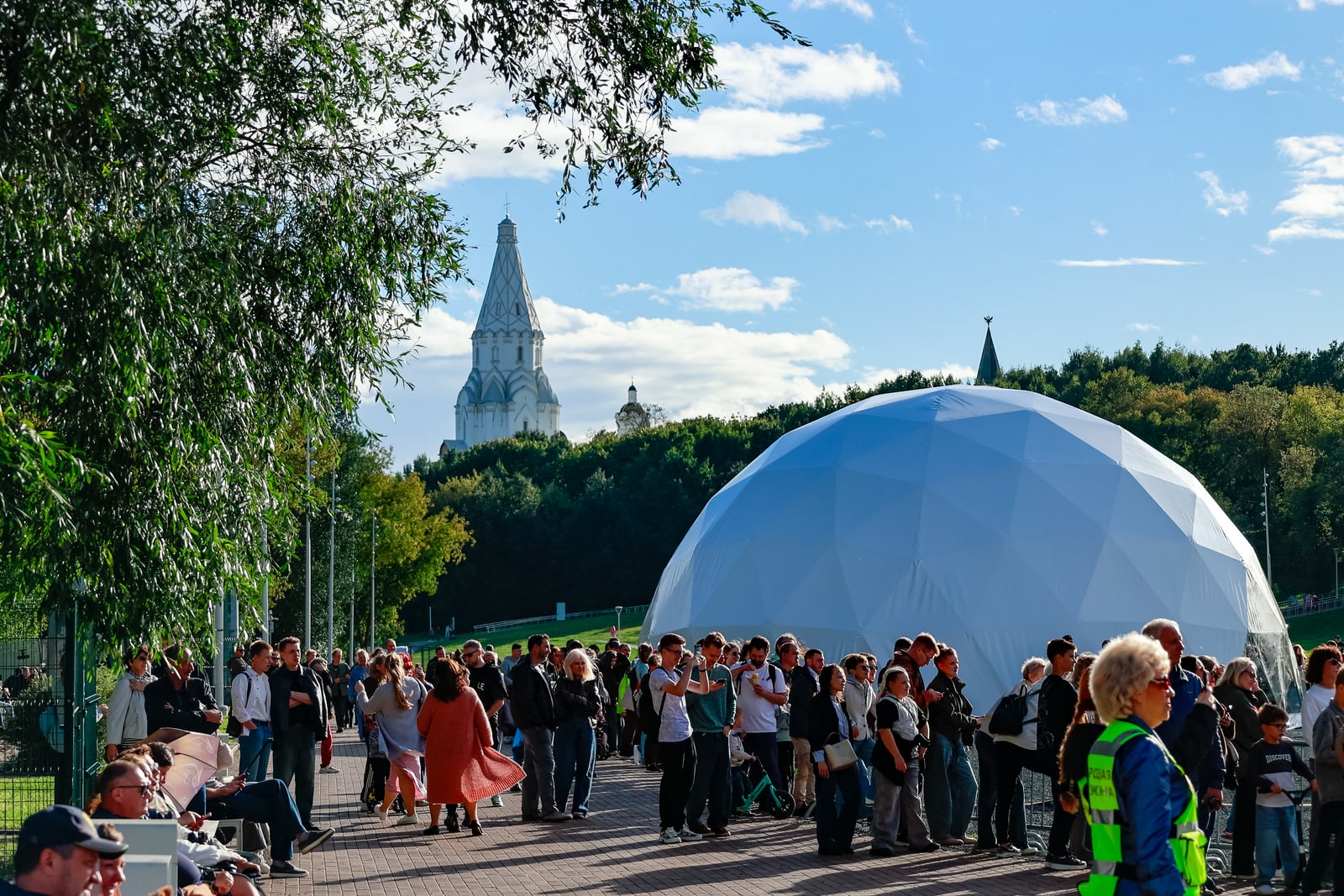 Сфера на площадке Дня города в Коломенском